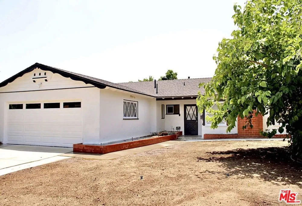 20158 Gresham Street Winnetka, CA 91306