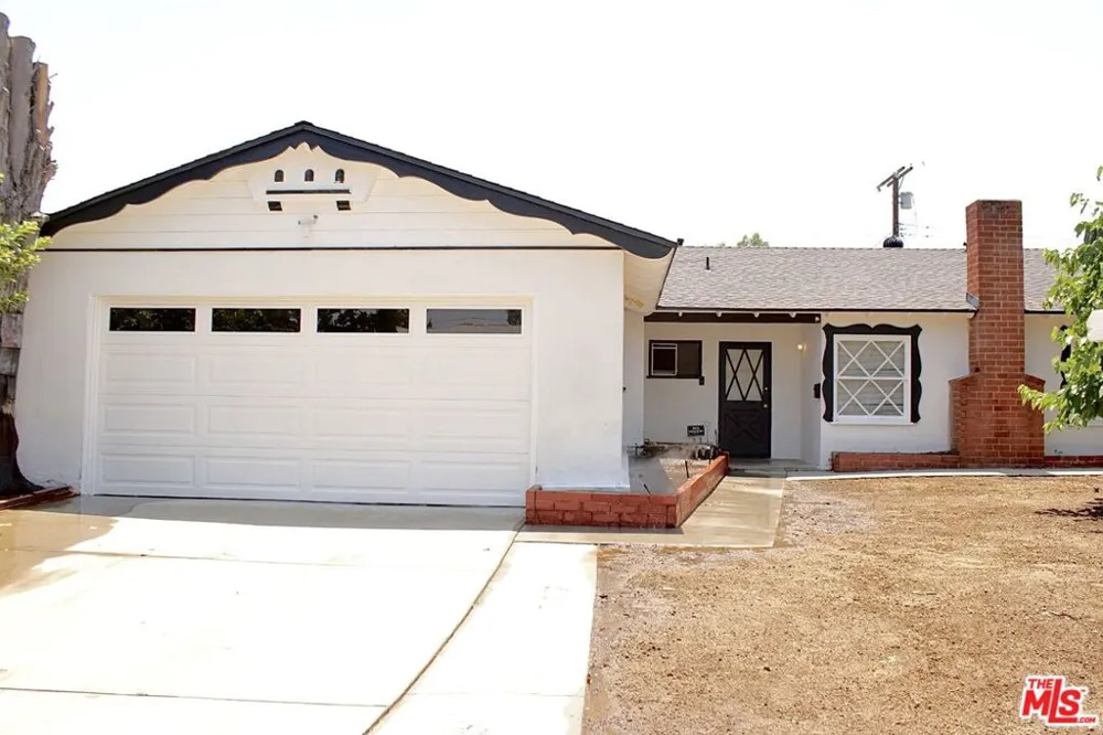 20158 Gresham Street Winnetka, CA 91306