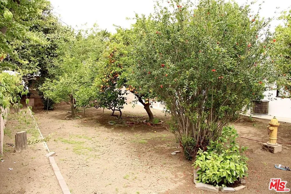 20158 Gresham Street Winnetka, CA 91306