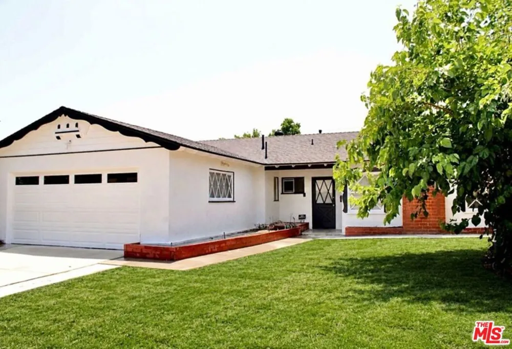 20158 Gresham Street Winnetka, CA 91306