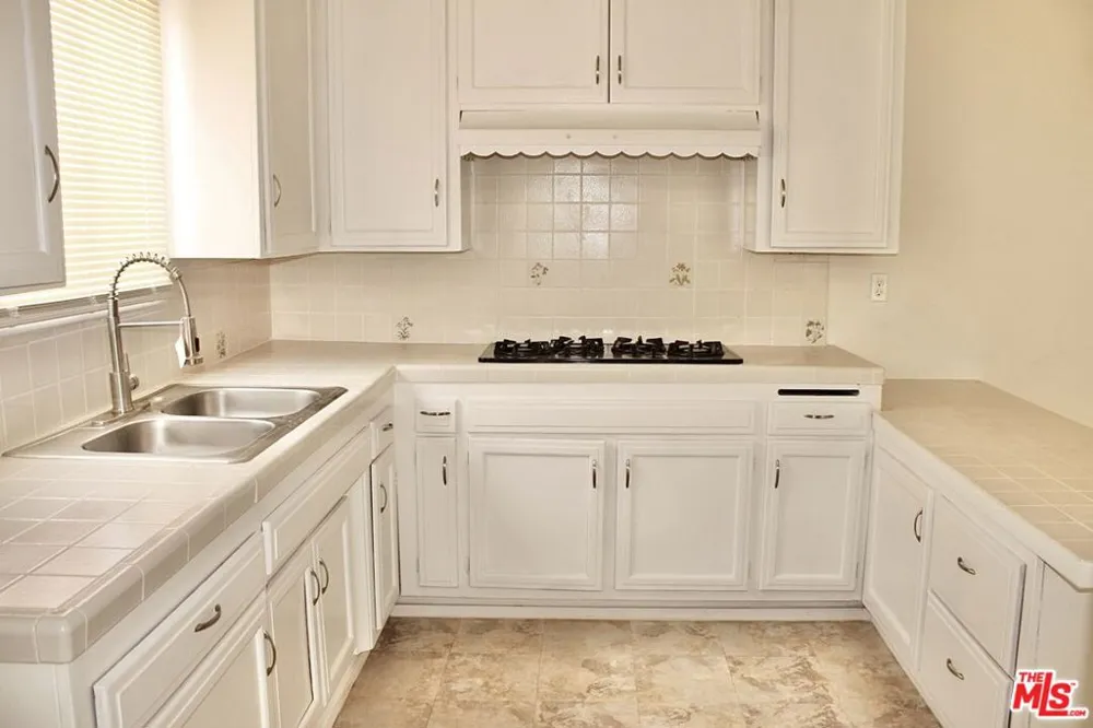 20158 Gresham Street Winnetka, CA 91306