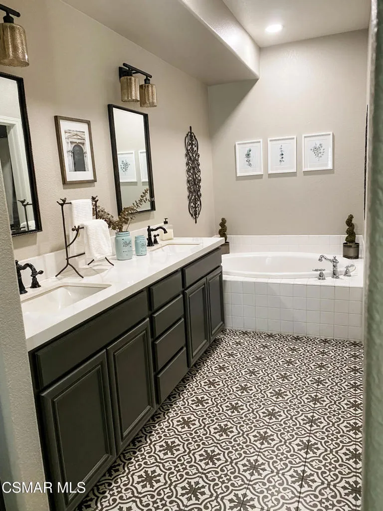 110 Via Katrina Newbury Park, CA 91320