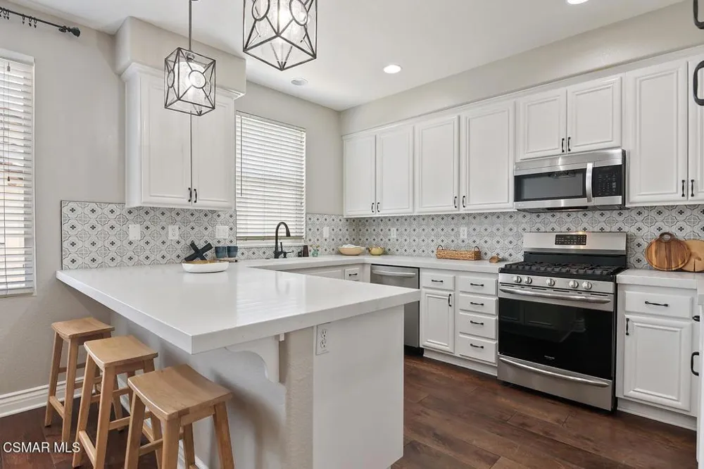 110 Via Katrina Newbury Park, CA 91320