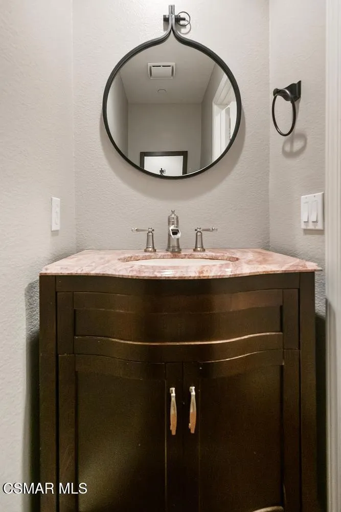 110 Via Katrina Newbury Park, CA 91320