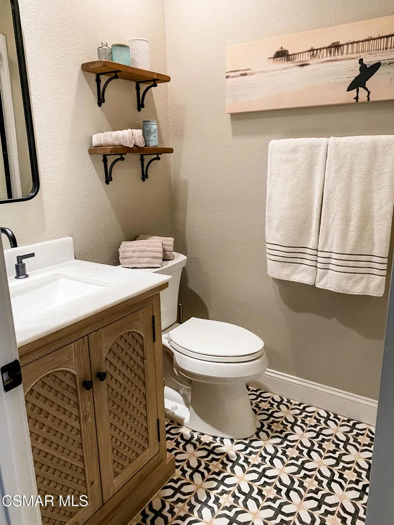 110 Via Katrina Newbury Park, CA 91320