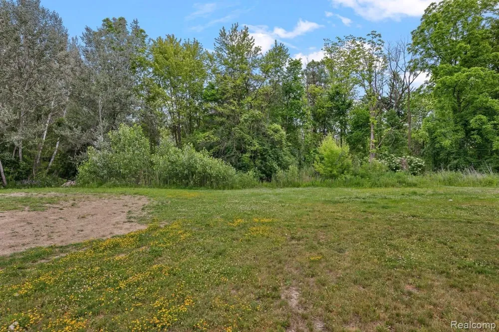 6537 Pardee Road Taylor City, MI 48180