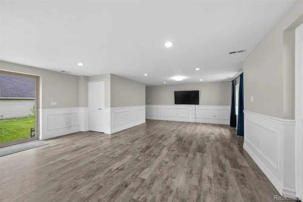 6537 Pardee Road Taylor City, MI 48180