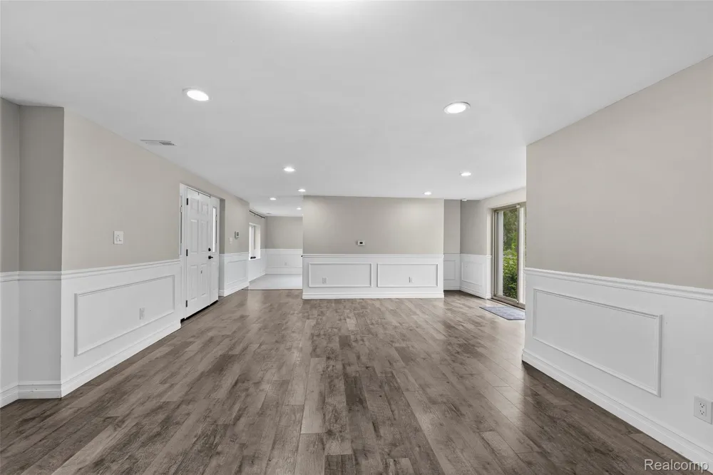 6537 Pardee Road Taylor City, MI 48180