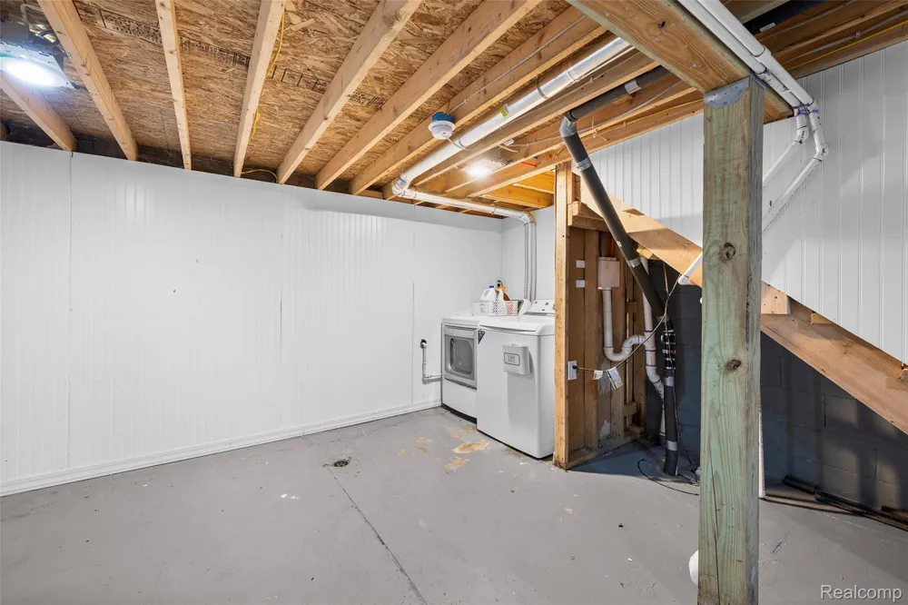 6537 Pardee Road Taylor City, MI 48180