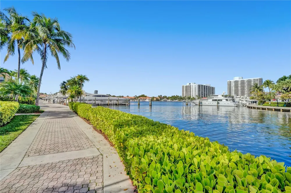 3718 NE 208th St #3718 Aventura, FL 33180