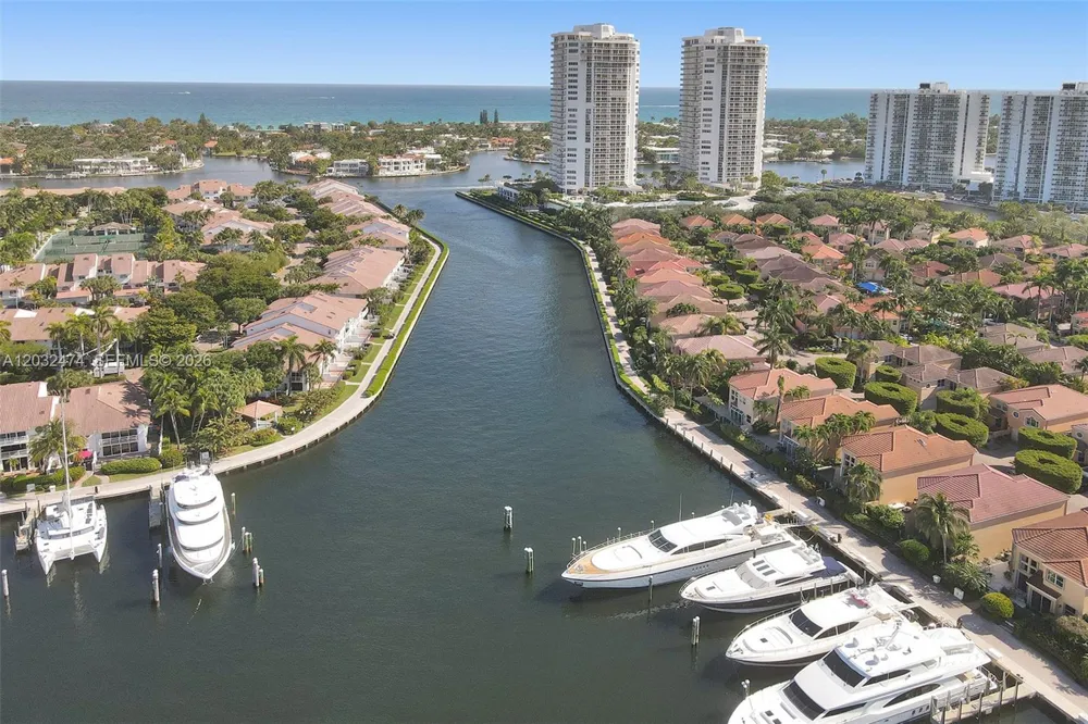 3718 NE 208th St #3718 Aventura, FL 33180