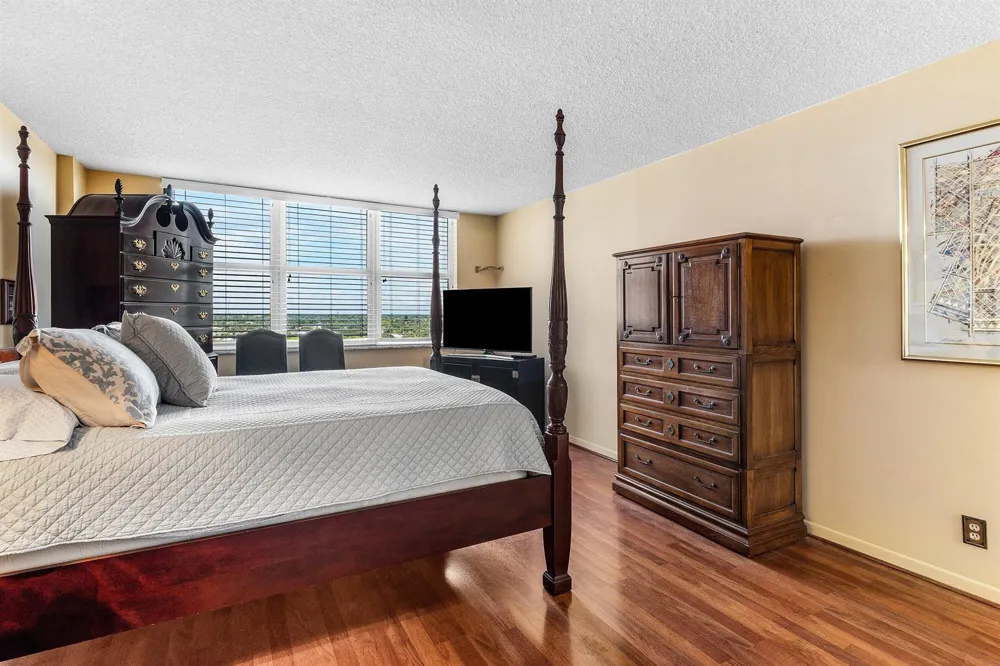 1150 Hillsboro Mile #905 Hillsboro Beach, FL 33062