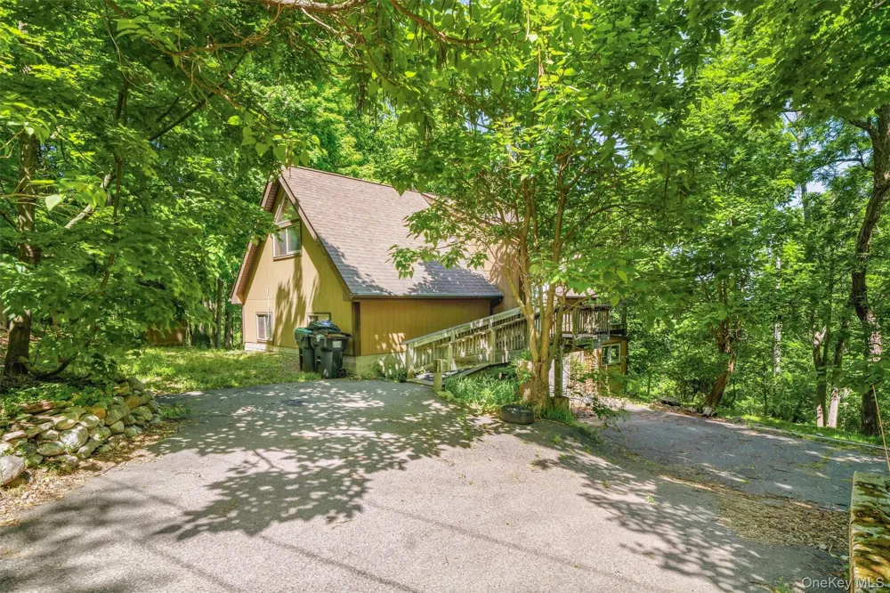 65 Old Turnpike Road Bloomingburg, NY 12721