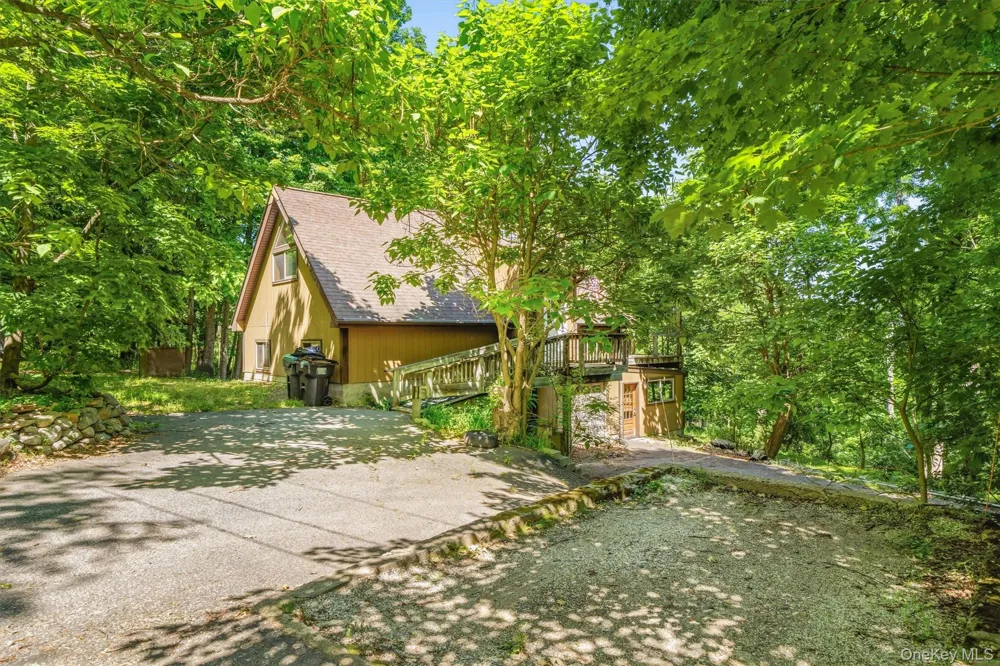 65 Old Turnpike Road Bloomingburg, NY 12721
