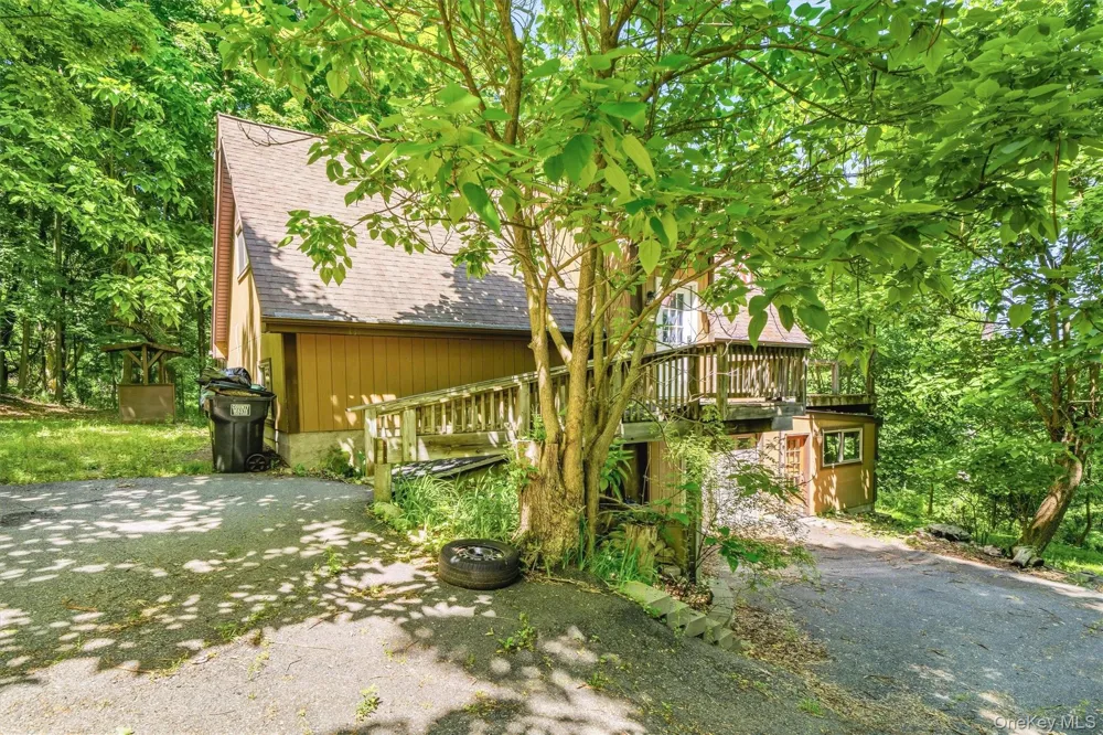 65 Old Turnpike Road Bloomingburg, NY 12721
