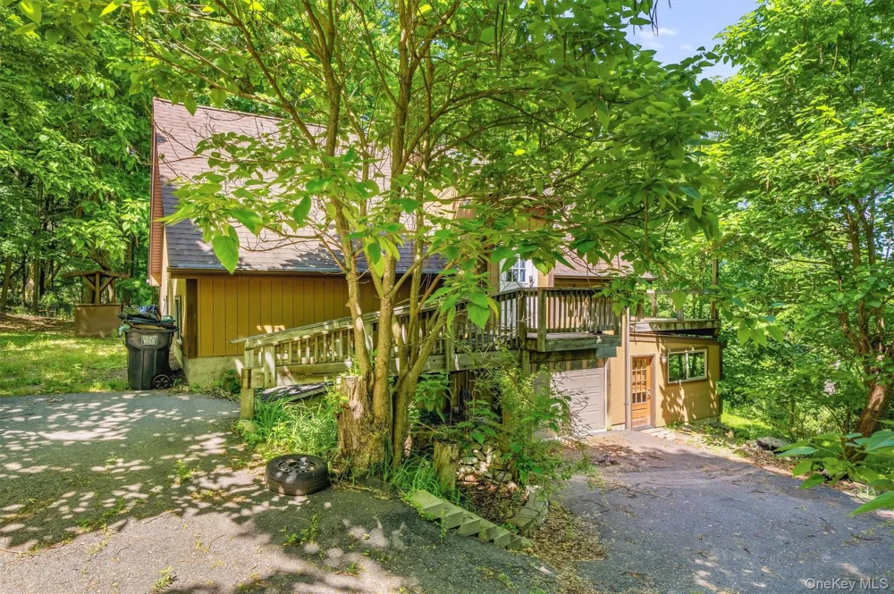 65 Old Turnpike Road Bloomingburg, NY 12721