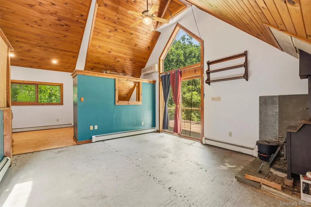 65 Old Turnpike Road Bloomingburg, NY 12721