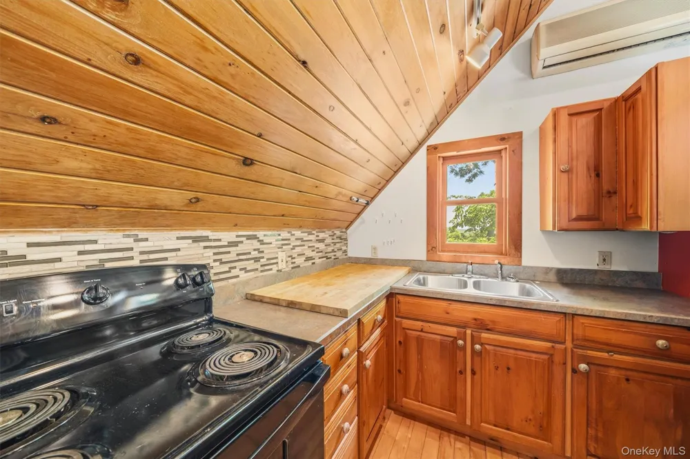 65 Old Turnpike Road Bloomingburg, NY 12721