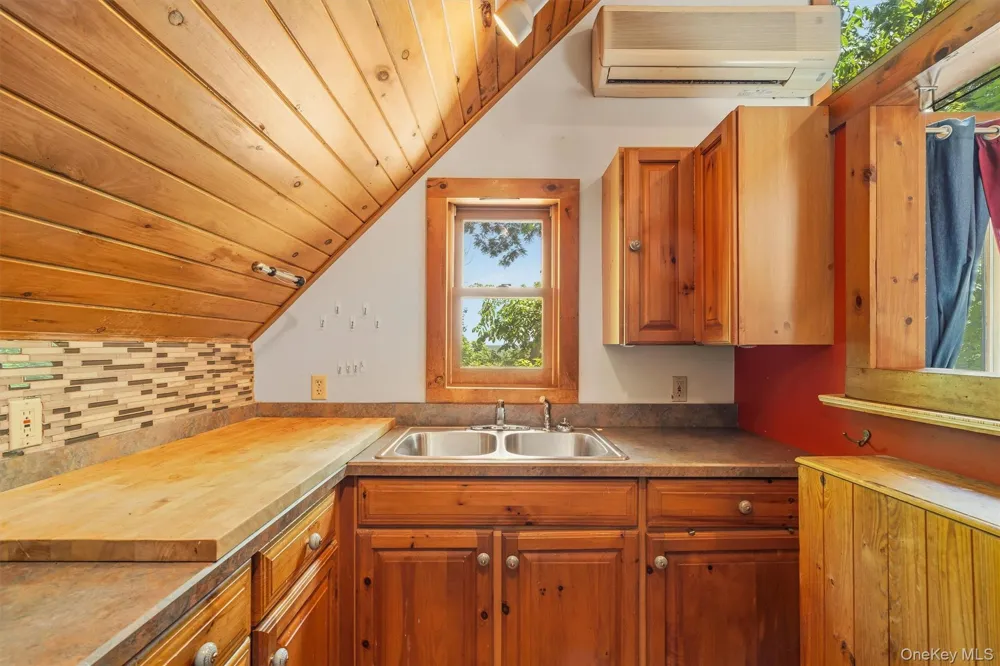 65 Old Turnpike Road Bloomingburg, NY 12721
