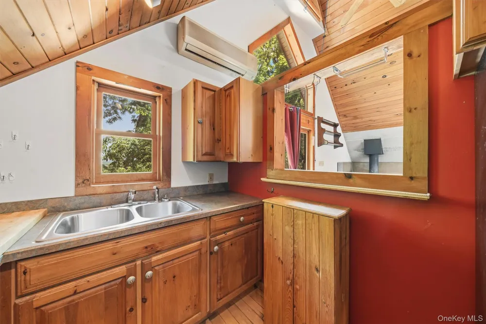 65 Old Turnpike Road Bloomingburg, NY 12721