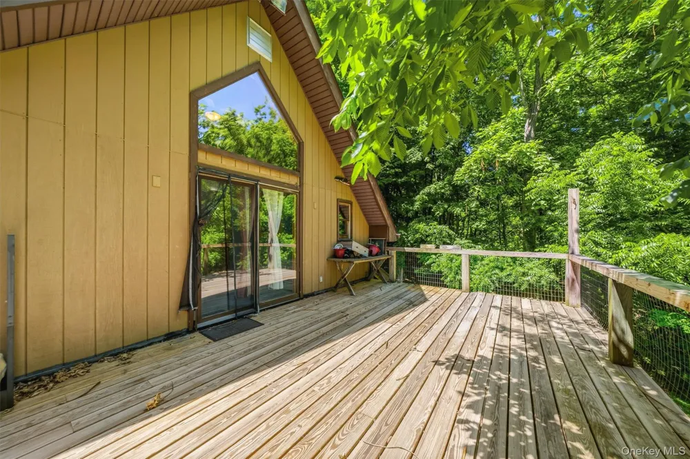 65 Old Turnpike Road Bloomingburg, NY 12721