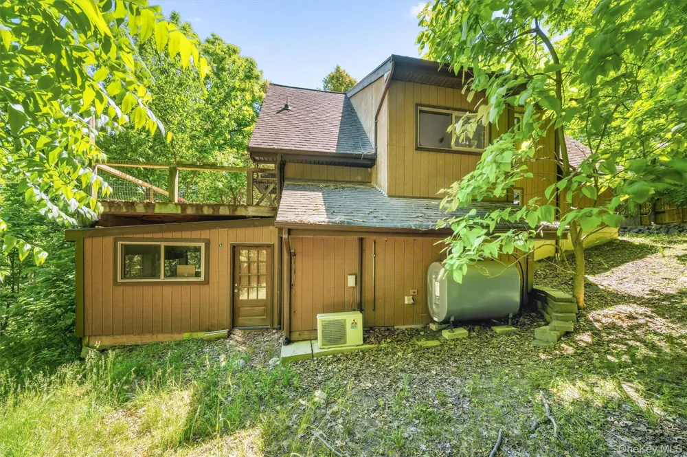 65 Old Turnpike Road Bloomingburg, NY 12721