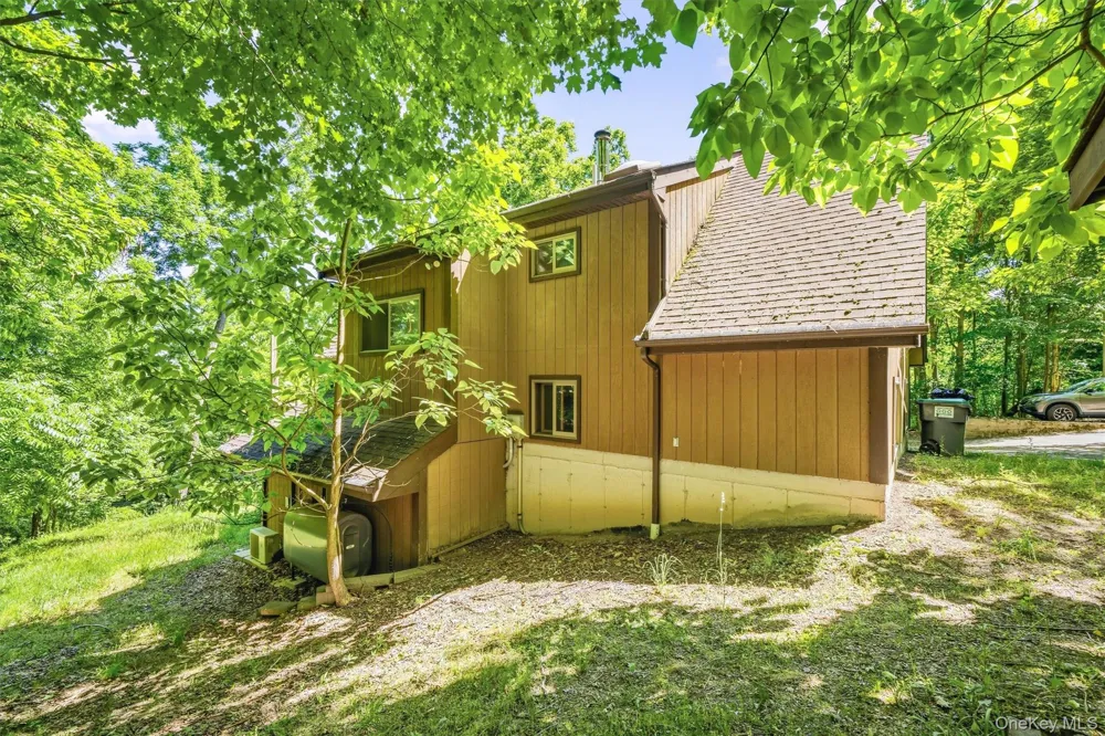 65 Old Turnpike Road Bloomingburg, NY 12721