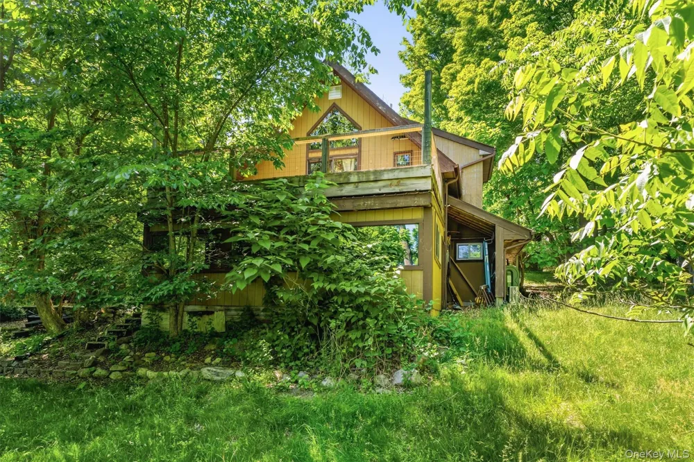 65 Old Turnpike Road Bloomingburg, NY 12721