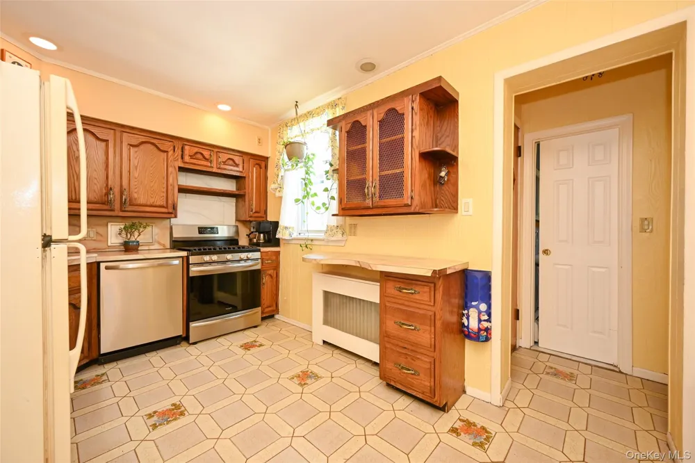 6953 73rd Place Middle Village, NY 11379