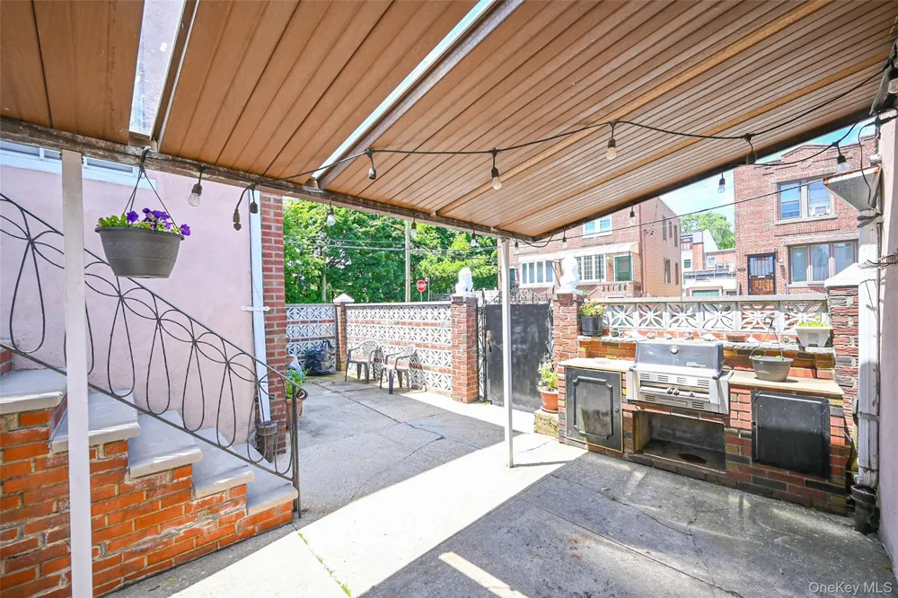 6953 73rd Place Middle Village, NY 11379