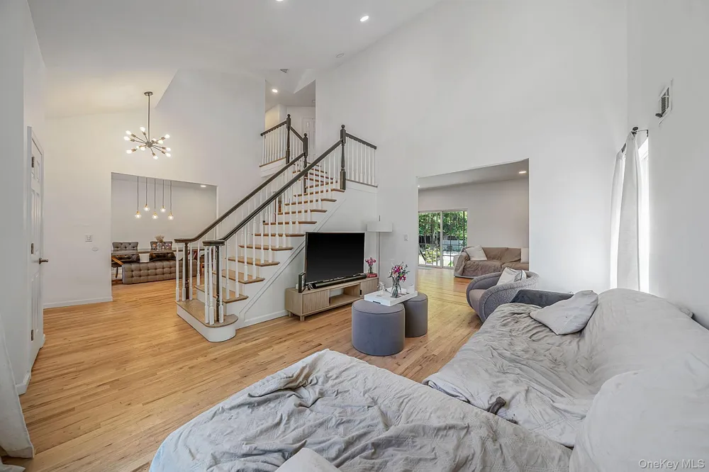 9 Mulligan Drive Medford, NY 11763