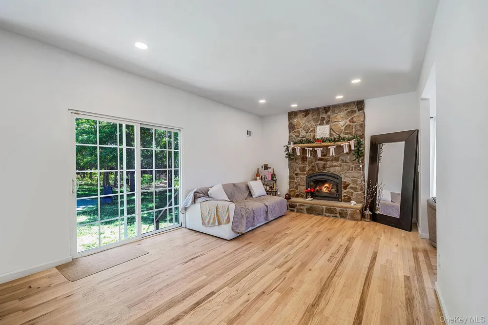 9 Mulligan Drive Medford, NY 11763