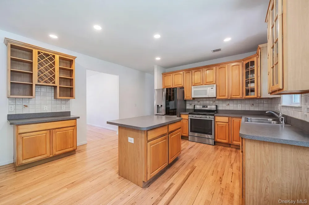 9 Mulligan Drive Medford, NY 11763