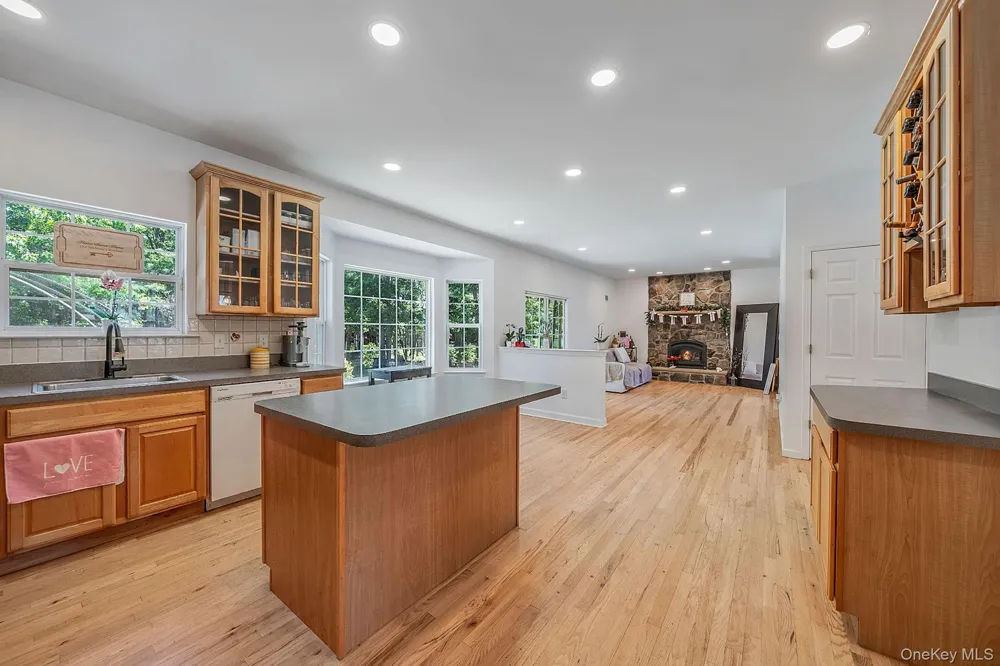 9 Mulligan Drive Medford, NY 11763