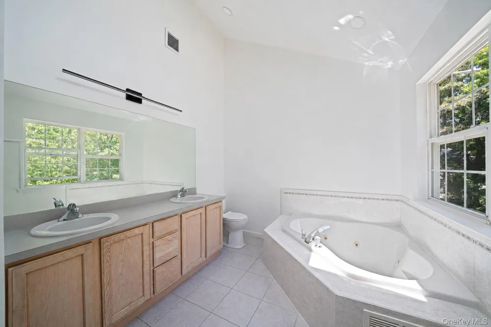 9 Mulligan Drive Medford, NY 11763
