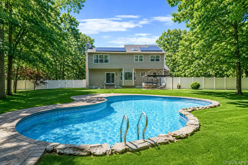 9 Mulligan Drive Medford, NY 11763