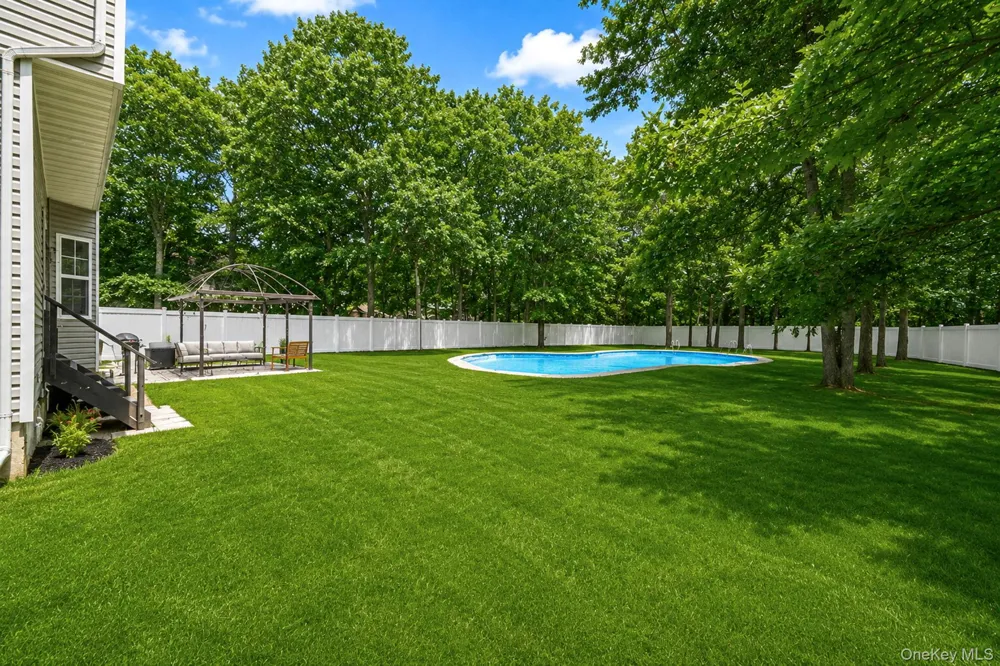 9 Mulligan Drive Medford, NY 11763