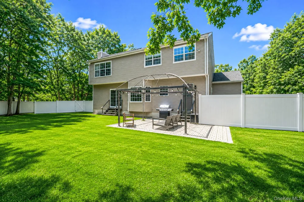 9 Mulligan Drive Medford, NY 11763