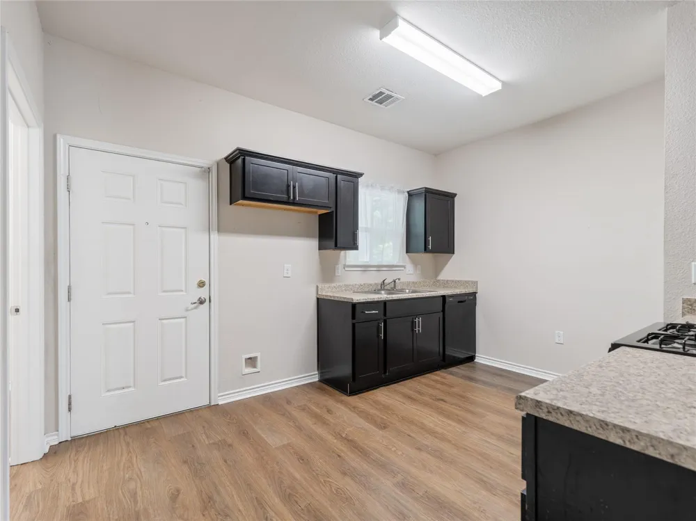 118 W Dahlgreen Wharton, TX 77488