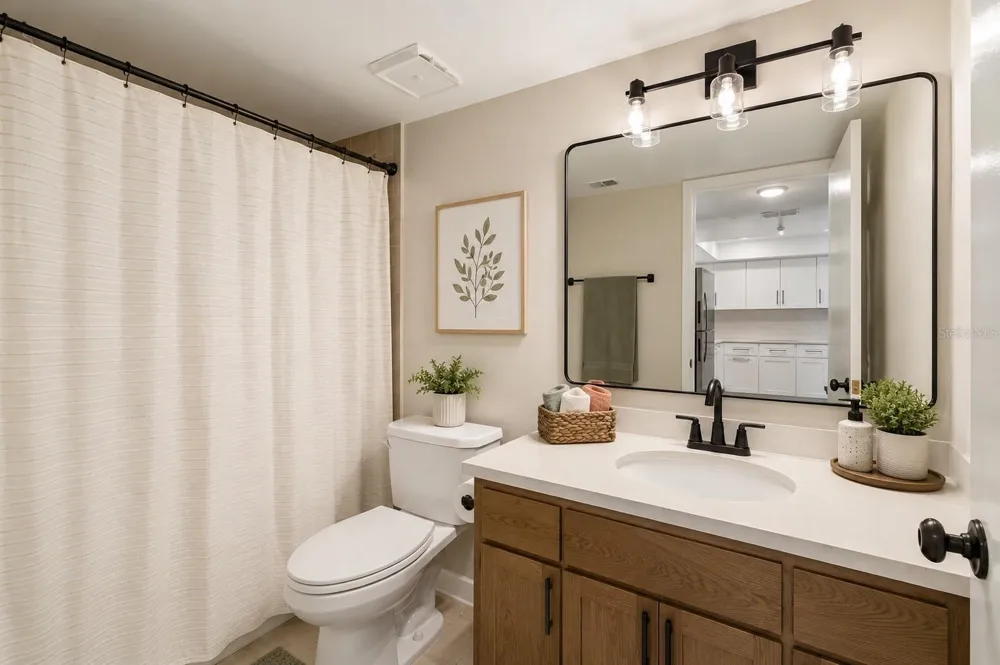 160 COLUMBIA DRIVE #206 Tampa, FL 33606