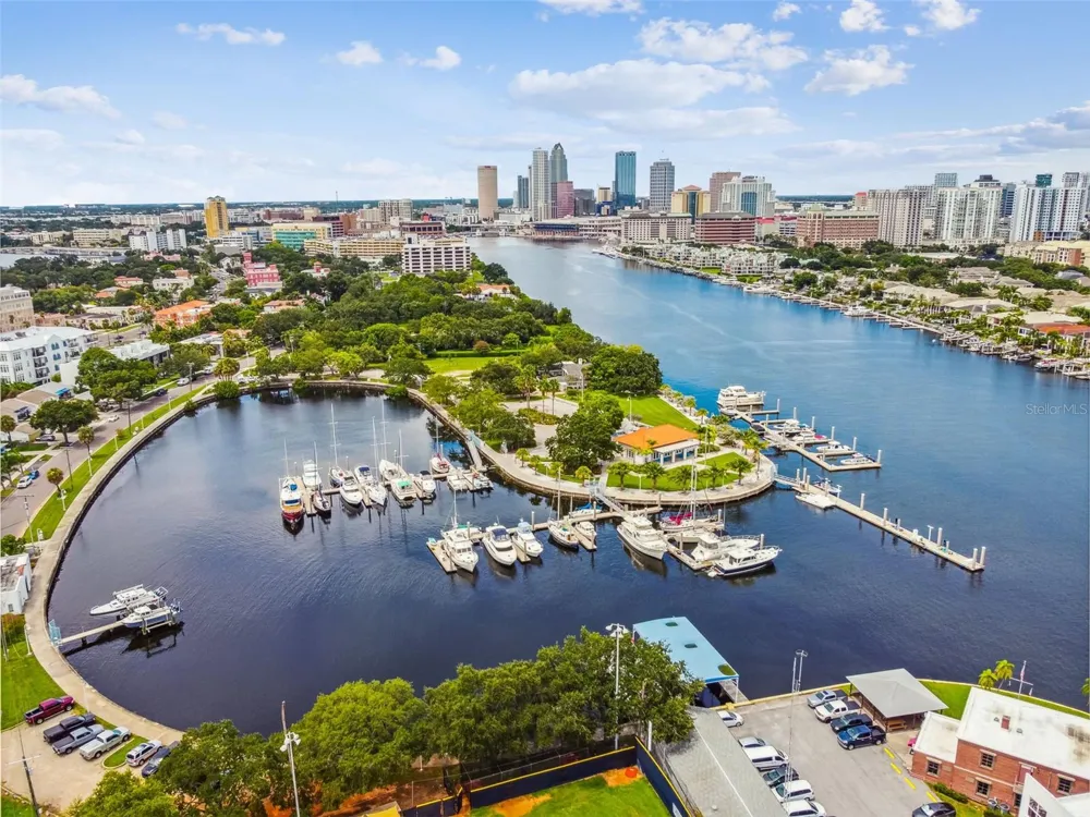 160 COLUMBIA DRIVE #206 Tampa, FL 33606
