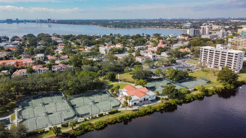 160 COLUMBIA DRIVE #206 Tampa, FL 33606