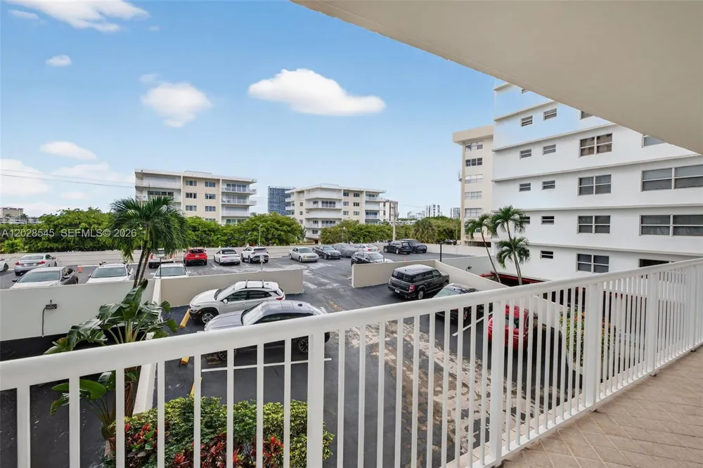 121 Golden Isles Dr #205 Hallandale Beach, FL 33009