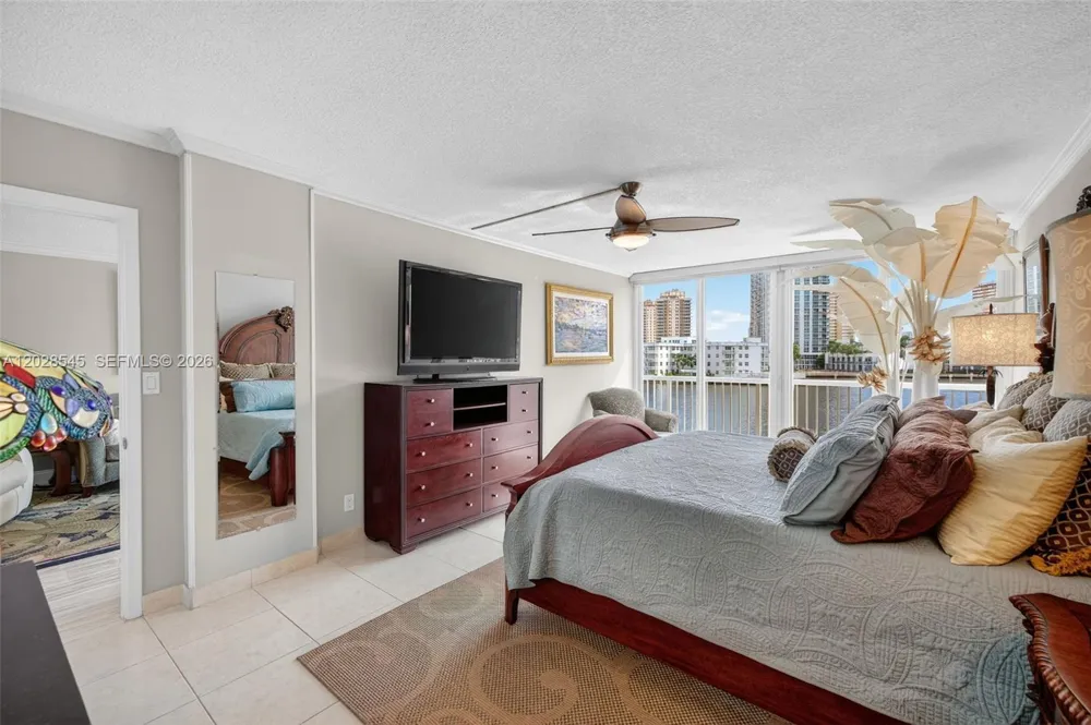 121 Golden Isles Dr #205 Hallandale Beach, FL 33009