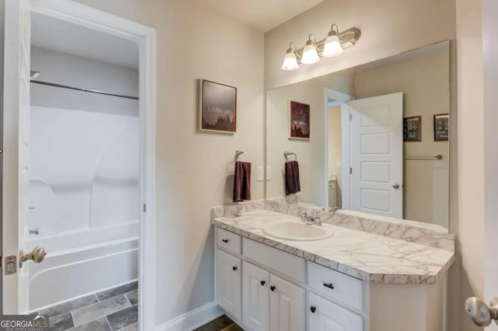 242 Lokeys CIR Bethlehem, GA 30620