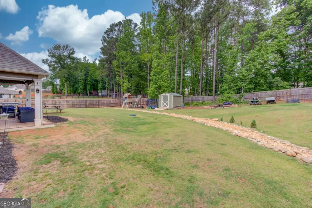 242 Lokeys CIR Bethlehem, GA 30620