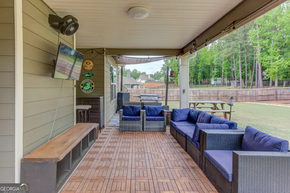 242 Lokeys CIR Bethlehem, GA 30620