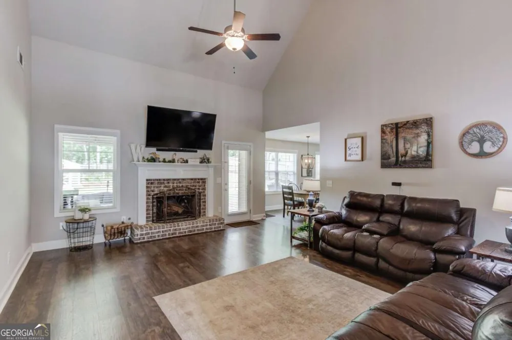 242 Lokeys CIR Bethlehem, GA 30620