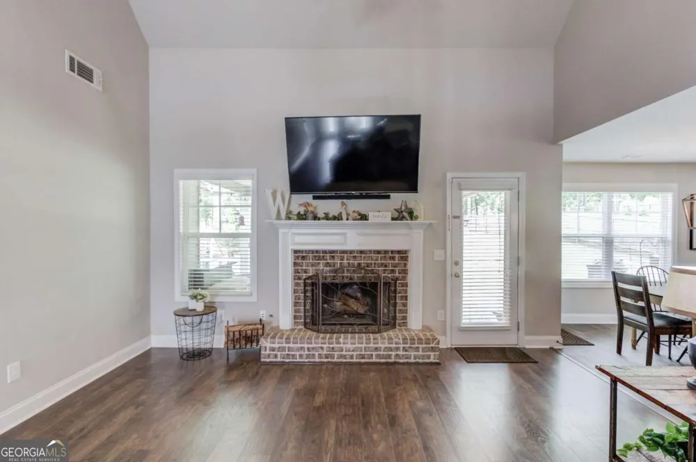 242 Lokeys CIR Bethlehem, GA 30620
