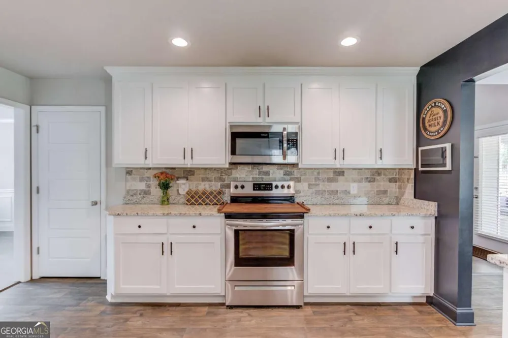 242 Lokeys CIR Bethlehem, GA 30620